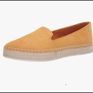 Dr Scholl’s super cute yellow slip on loafer